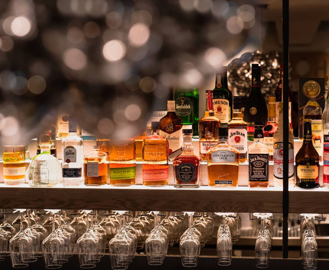 Bar im Hotel mit einer breiten Auswahl an exotischen Cocktails