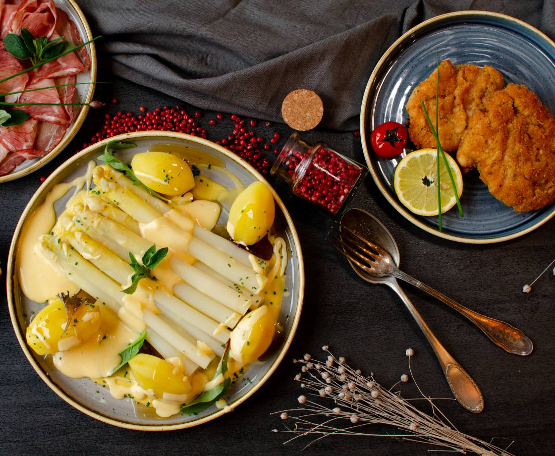 Spagel mit Kartoffeln und Hollandaise