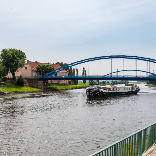 Fluss Weser mit Brücke